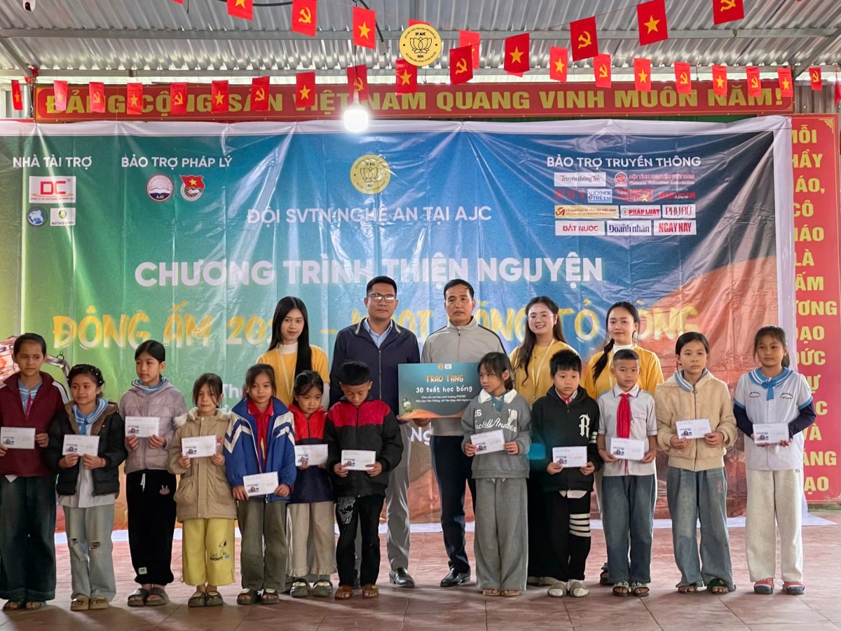 Cùng 'Khai đăng tỏ lòng' mang hơi ấm về nơi rẻo cao xứ Nghệ