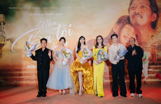 Thảm đỏ 'nóng rực' cuối năm: Cả showbiz Việt đổ bộ chúc mừng Trường Giang ra mắt 'Nhà ba tôi một phòng'