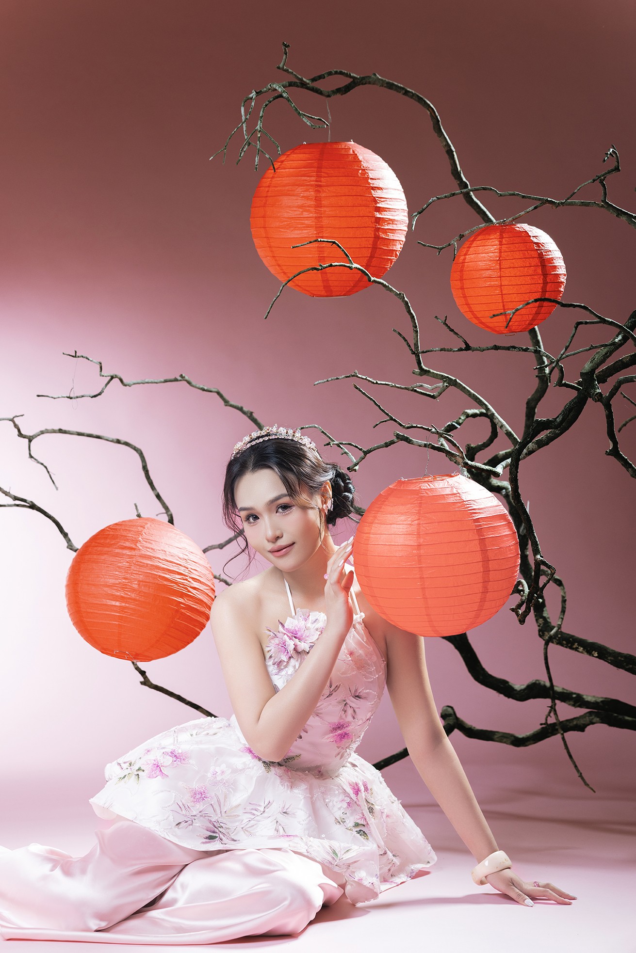 Khánh Trinh khoe vẻ đẹp xinh tươi trong bộ ảnh xuân, tiết lộ kết hoạch đón Tết tại nhà mới