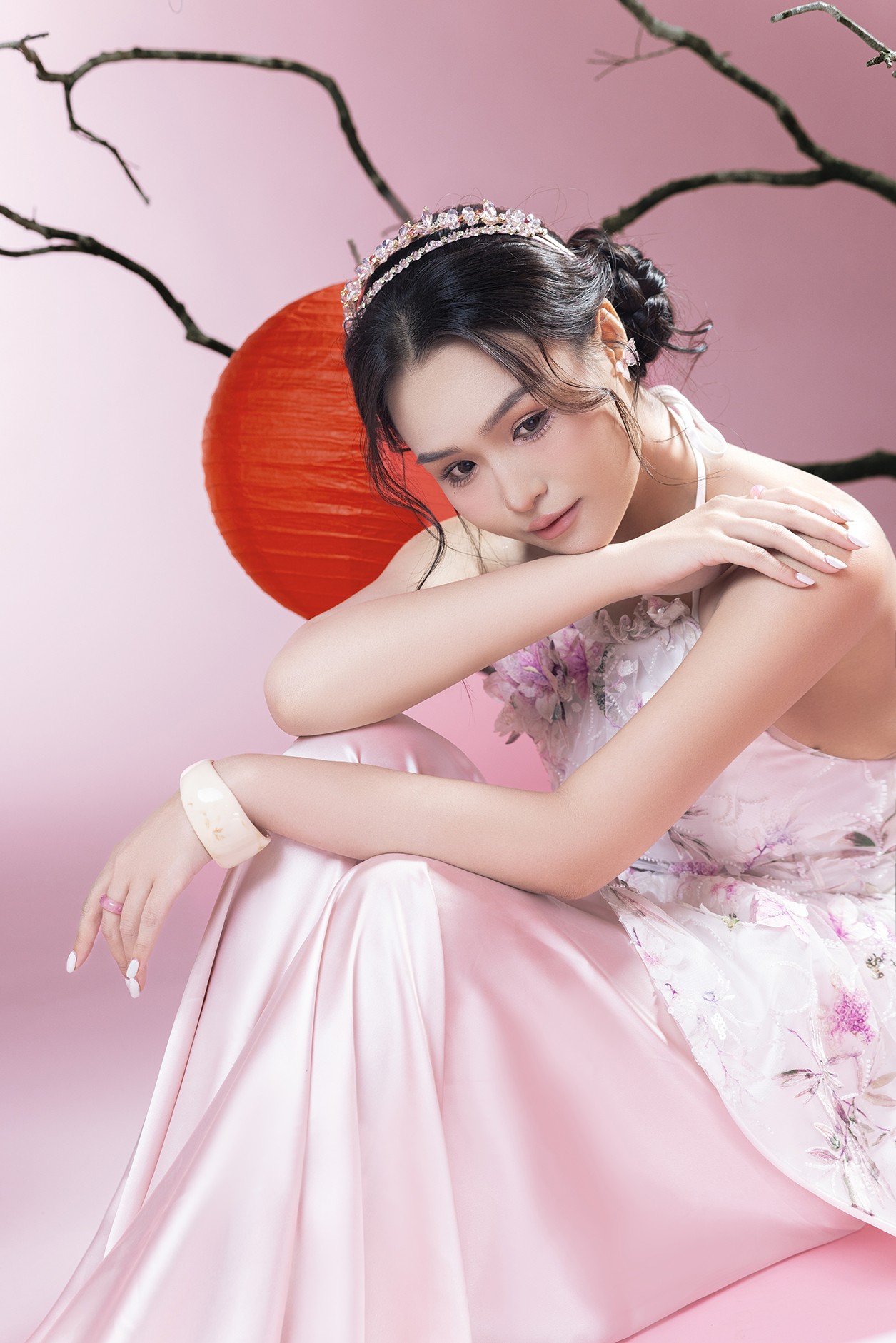 Khánh Trinh khoe vẻ đẹp xinh tươi trong bộ ảnh xuân, tiết lộ kết hoạch đón Tết tại nhà mới