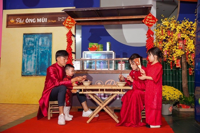 Hơn 10 gia đình sao Việt đưa con đến xem phim 'Mùi phở'