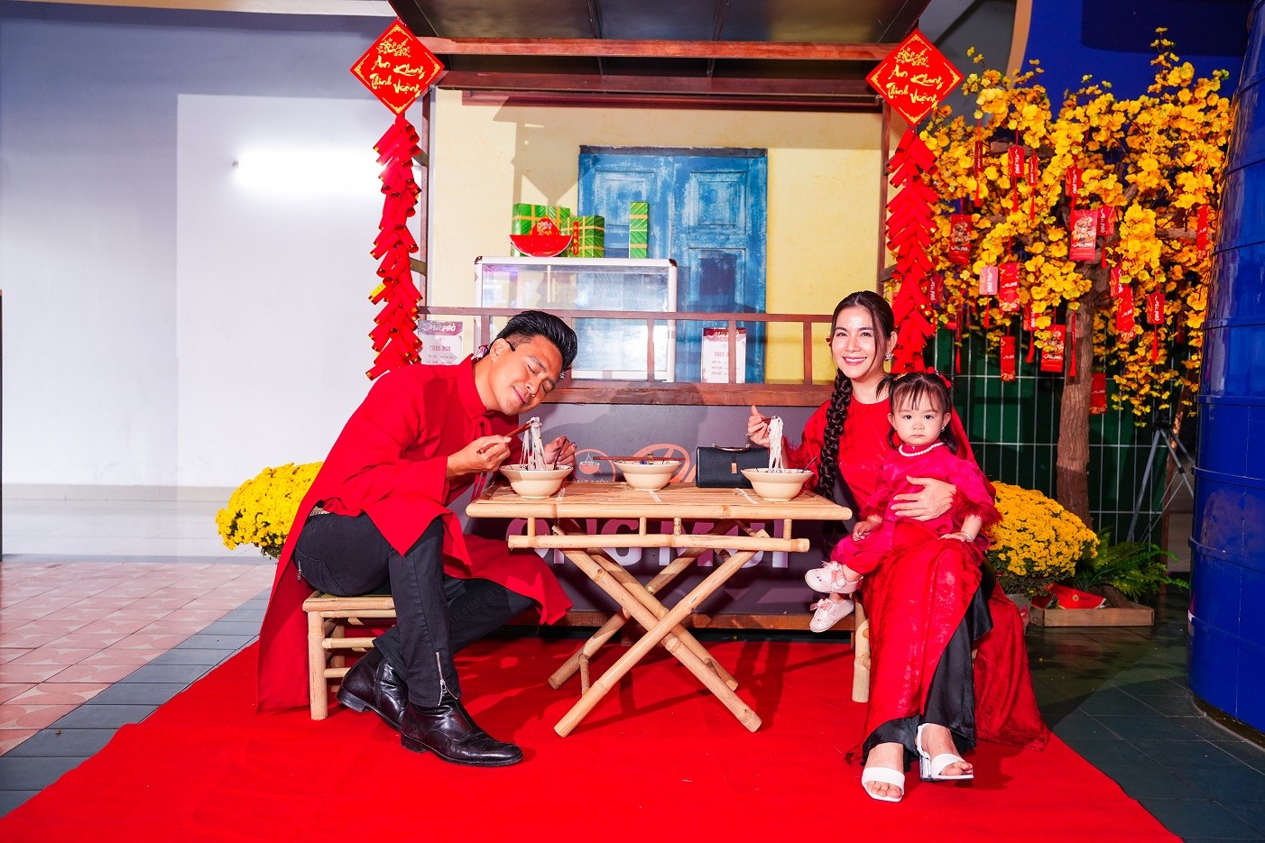 Hơn 10 gia đình sao Việt đưa con đến xem phim 'Mùi phở'