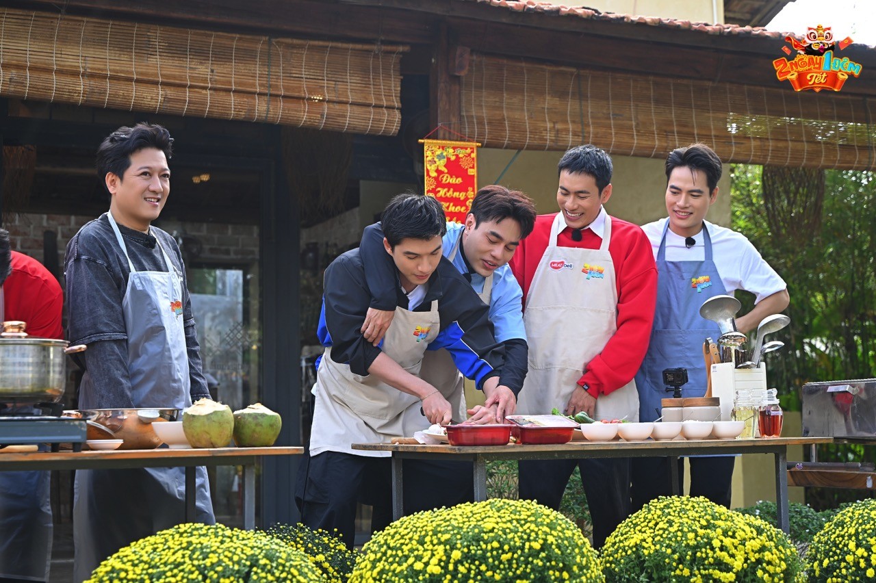 '2 ngày 1 đêm': Dương Lâm - Võ Tấn Phát 'quyết chiến' 1:1 để giành chỗ ngủ, áo năm mới của Ngô Kiến Huy gây chú ý