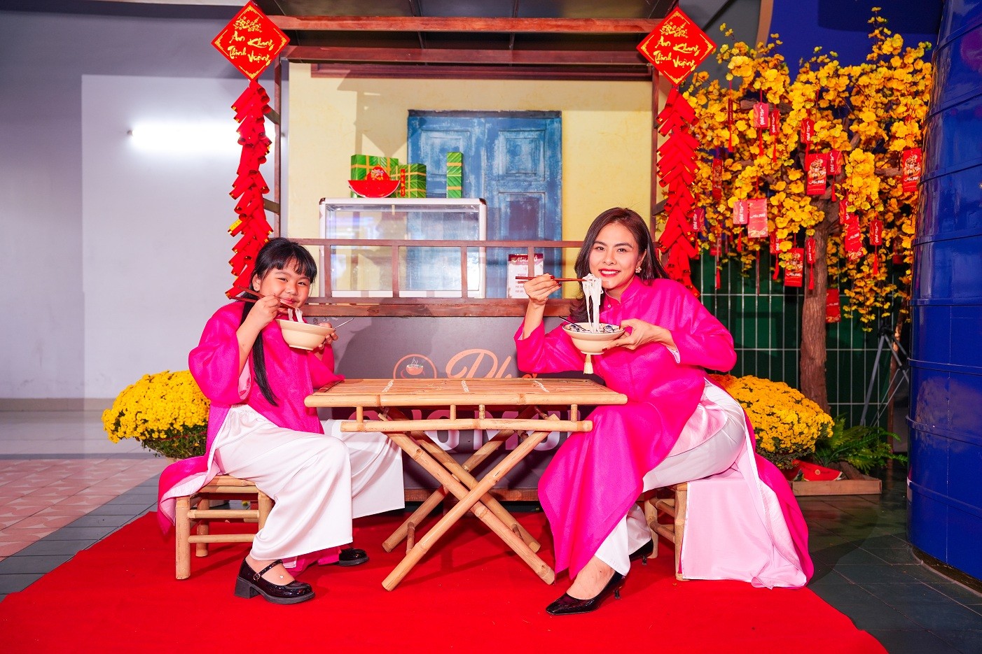 Hơn 10 gia đình sao Việt đưa con đến xem phim 'Mùi phở'