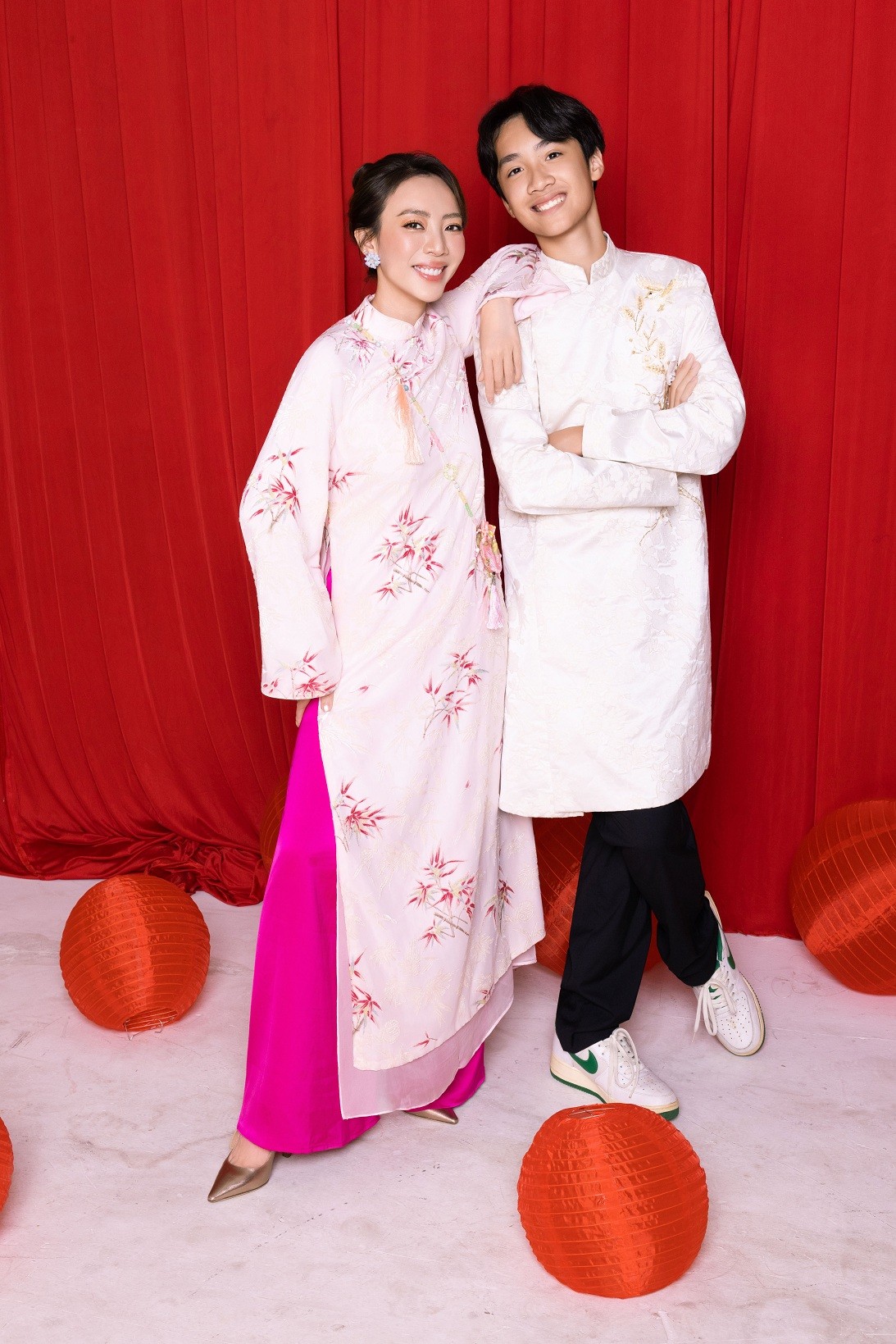 Tiến Luật – Thu Trang cùng con trai Andy diện áo dài, hé lộ kế hoạch đón Tết