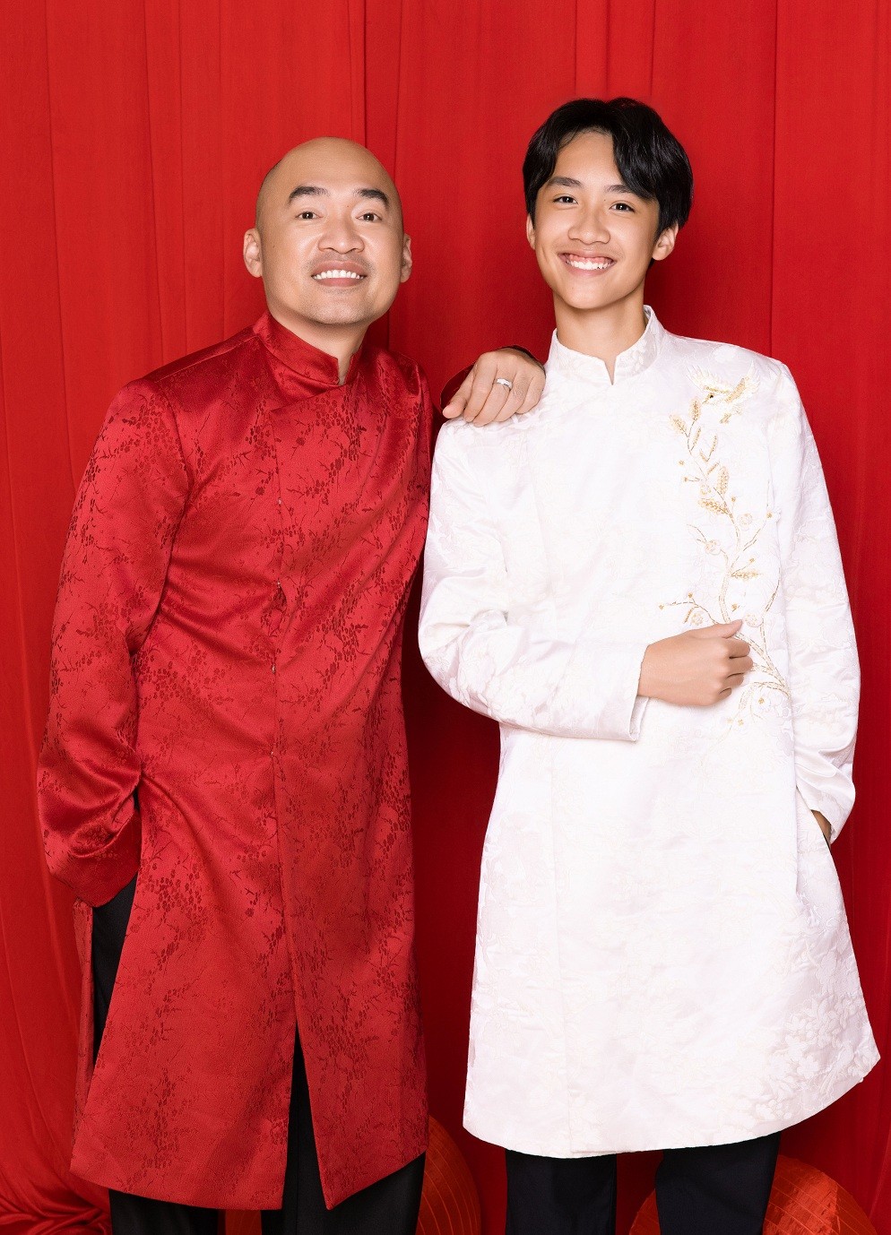 Tiến Luật – Thu Trang cùng con trai Andy diện áo dài, hé lộ kế hoạch đón Tết