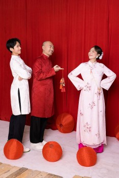 Tiến Luật – Thu Trang cùng con trai Andy diện áo dài, hé lộ kế hoạch đón Tết