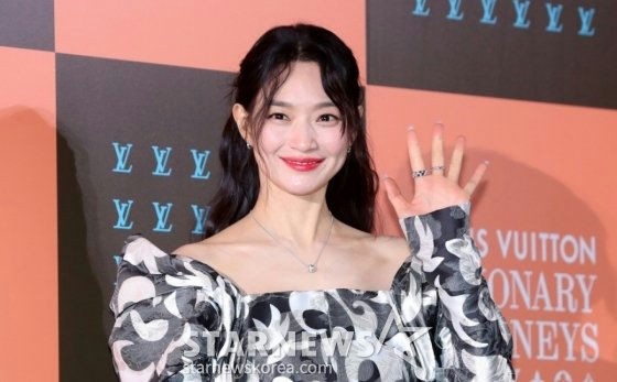 Shin Min Ah - Kim Woo Bin đón Tết Nguyên đán đầu tiên bên nhau với tư cách vợ chồng: Bên nhau nhưng vẫn xa cách