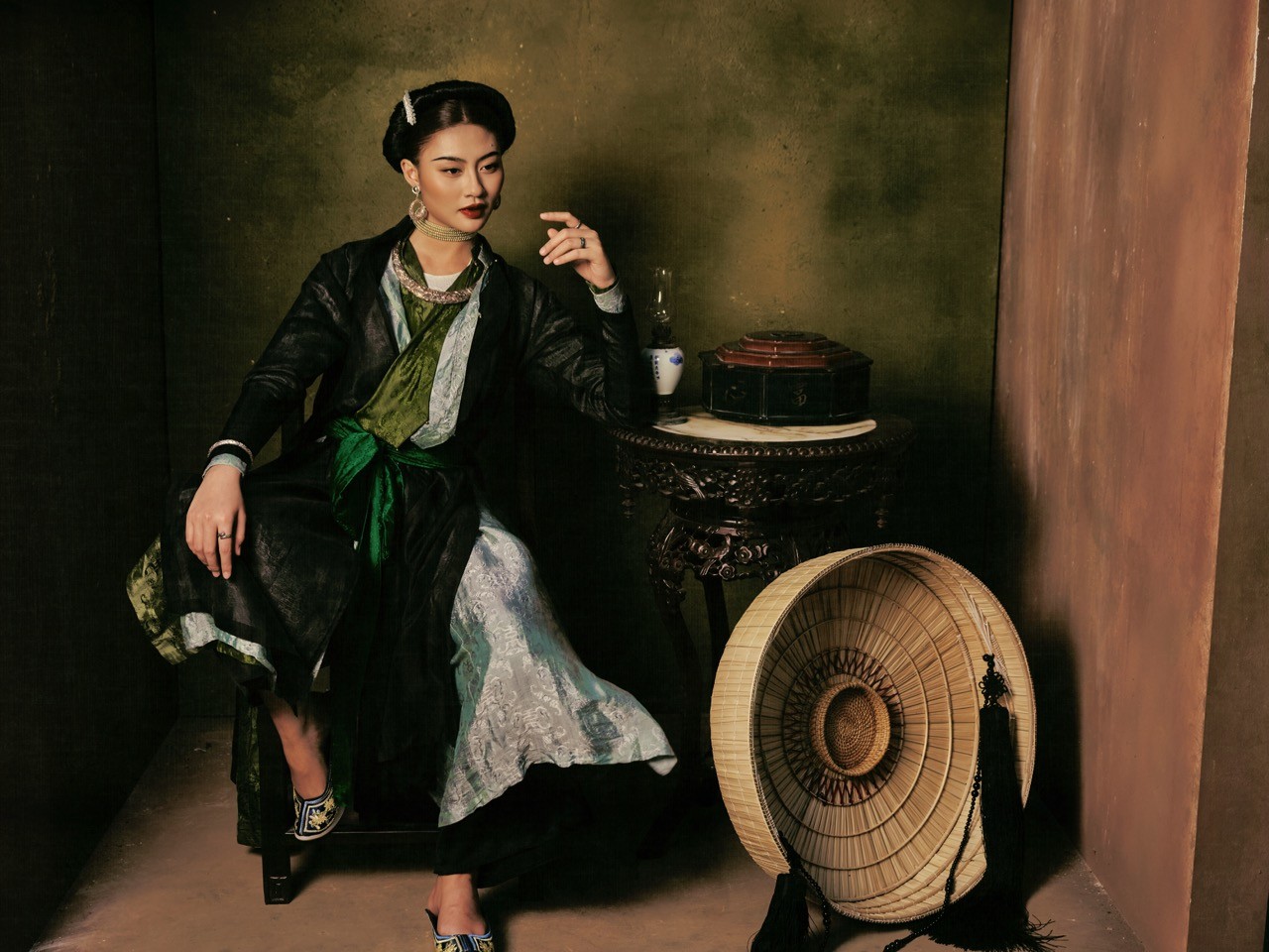 Hoa hậu, Á hậu hoàn vũ Việt Nam và 'Miss Cosmo' khoe vẻ đẹp việt trong bộ ảnh Tết mang tinh thần đương đại