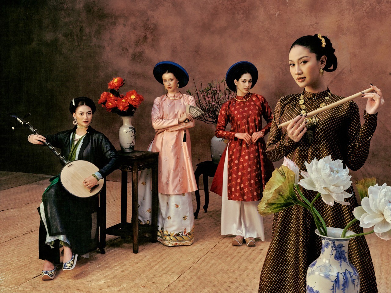 Hoa hậu, Á hậu hoàn vũ Việt Nam và 'Miss Cosmo' khoe vẻ đẹp việt trong bộ ảnh Tết mang tinh thần đương đại