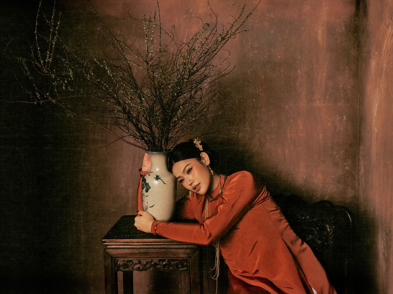 Hoa hậu, Á hậu hoàn vũ Việt Nam và 'Miss Cosmo' khoe vẻ đẹp việt trong bộ ảnh Tết mang tinh thần đương đại