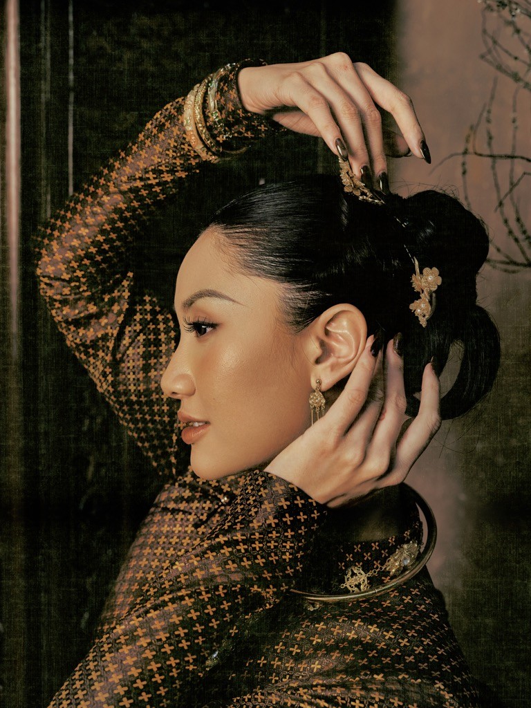 Hoa hậu, Á hậu hoàn vũ Việt Nam và 'Miss Cosmo' khoe vẻ đẹp việt trong bộ ảnh Tết mang tinh thần đương đại