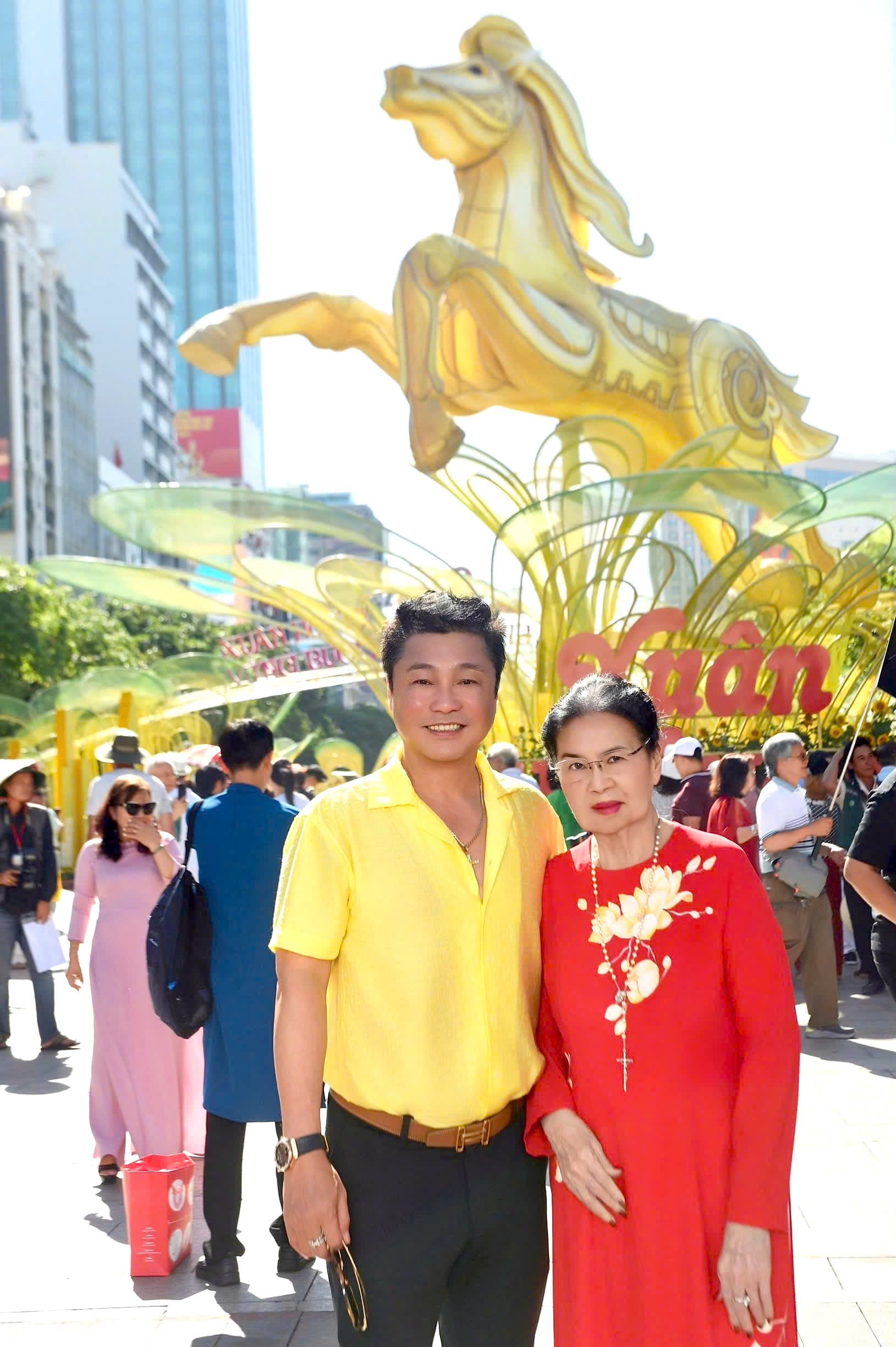 Ba thế hệ gia đình Lý Hùng - Lý Hương hội tụ du xuân