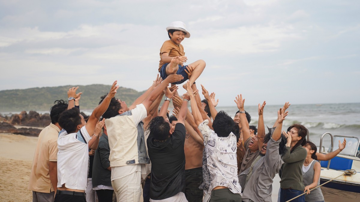 (Review) 'Báu vật trời cho': Bối cảnh đẹp nhưng nhạt nhòa và thiếu cảm xúc!