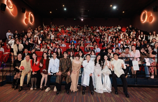 Ê-kip 'Thỏ ơi!!' chào khán giả miền Bắc trong cinetour tại Hải Phòng