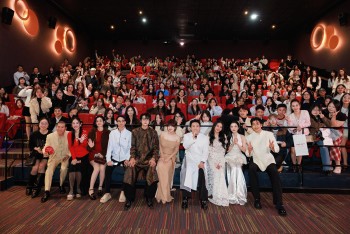 Ê-kip 'Thỏ ơi!!' chào khán giả miền Bắc trong cinetour tại Hải Phòng