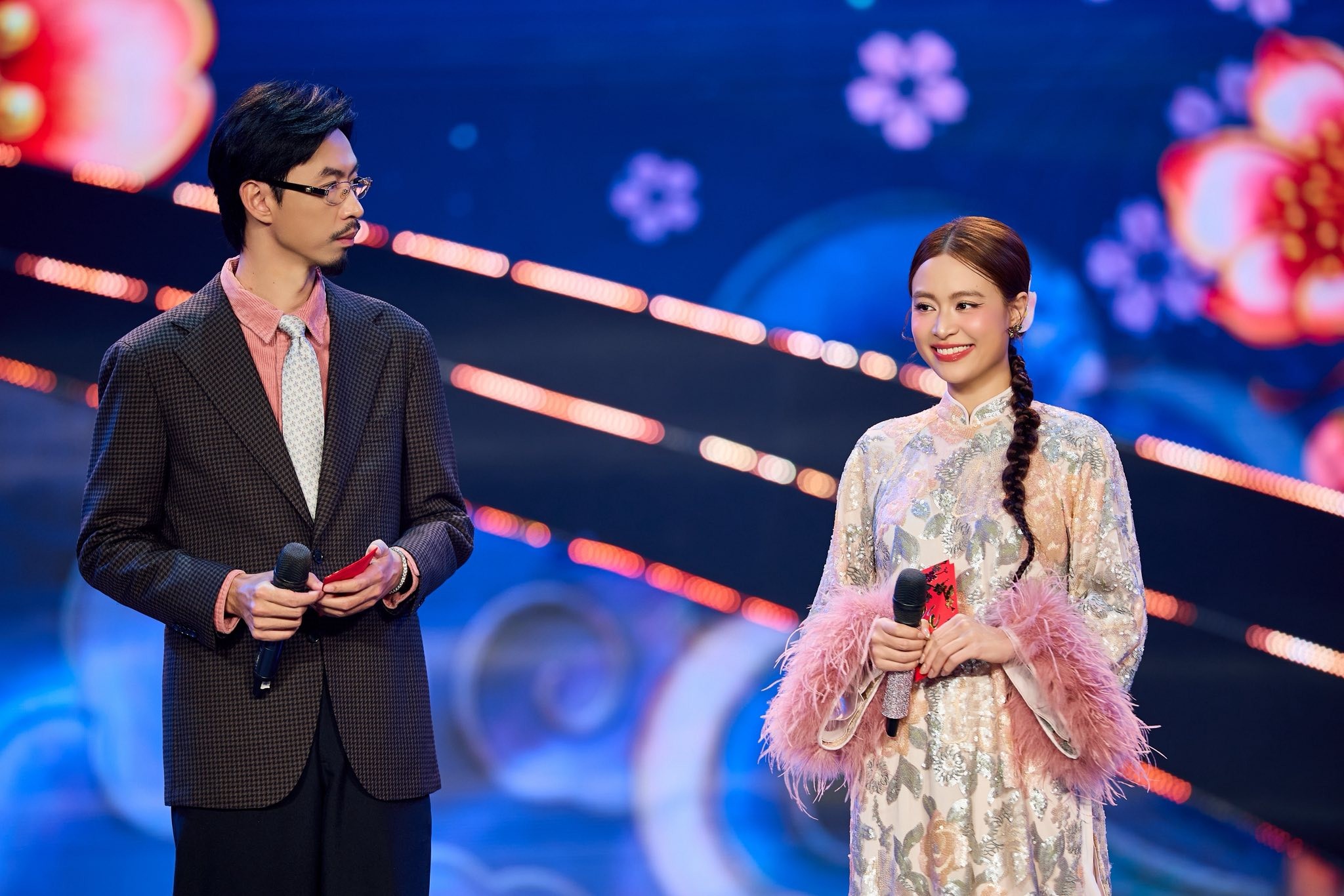 Hoàng Thuỳ Linh và Đen Vâu liên tục tung hint chất lượng dịp đầu năm