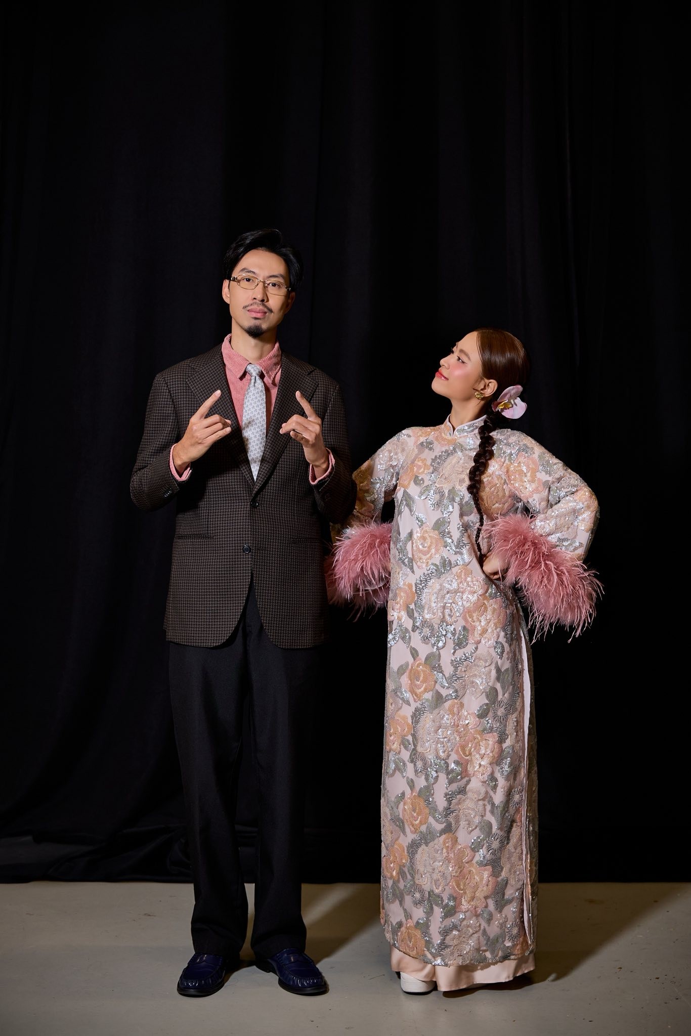 Hoàng Thuỳ Linh và Đen Vâu liên tục tung hint chất lượng dịp đầu năm