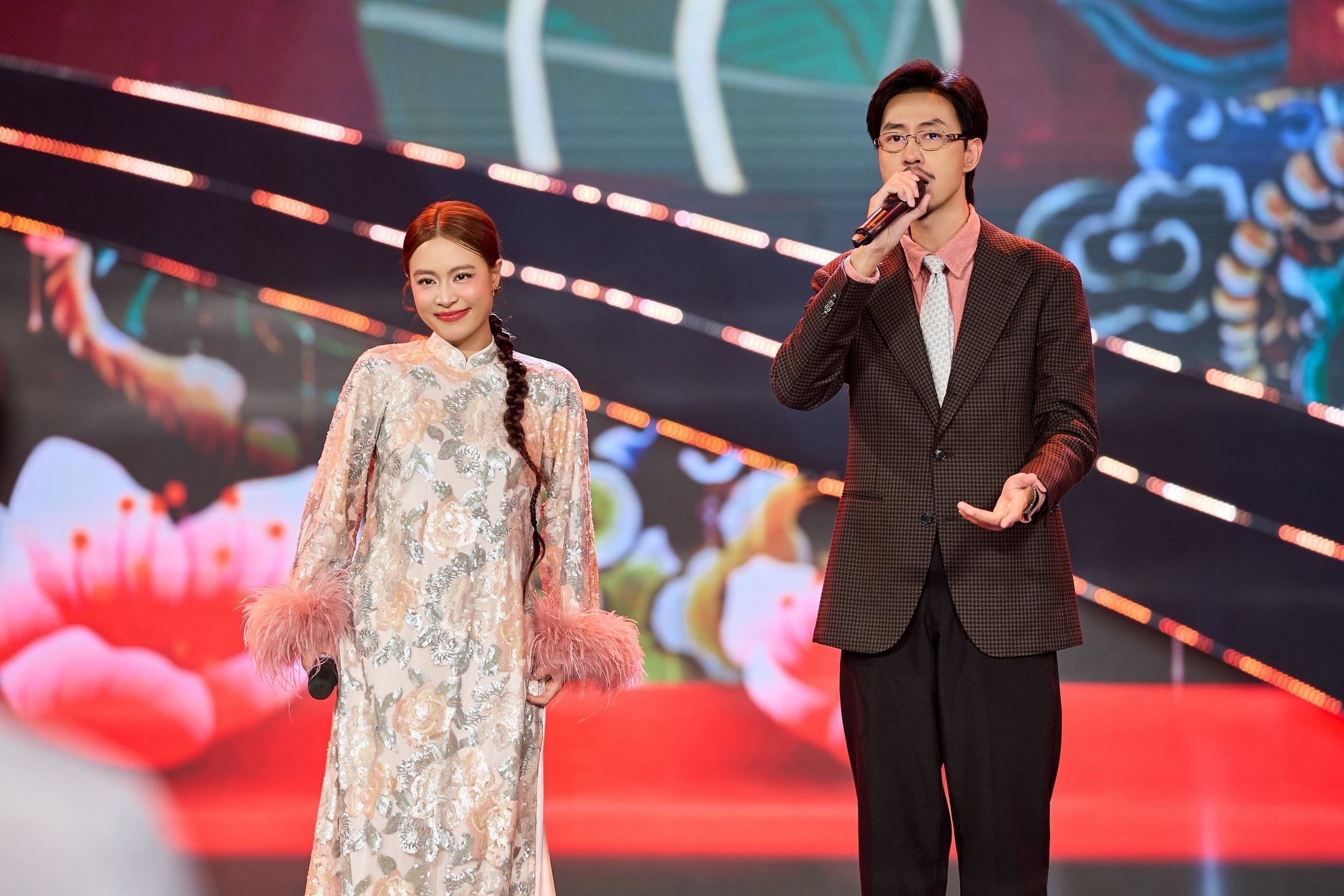 Hoàng Thuỳ Linh và Đen Vâu liên tục tung hint chất lượng dịp đầu năm