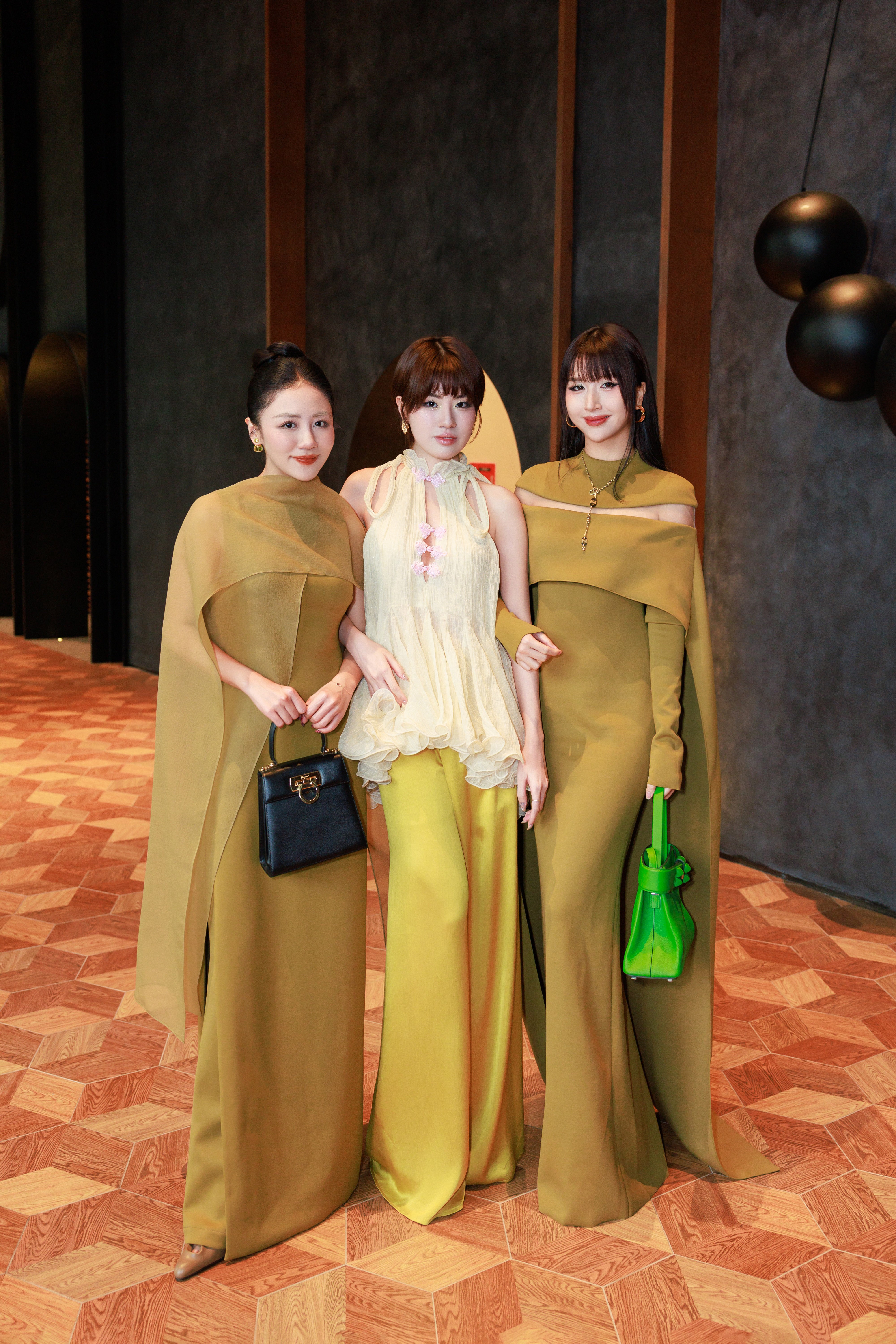 Khán giả Hà Nội giao lưu cùng đoàn phim 'Thỏ ơi!!' trong cinetour