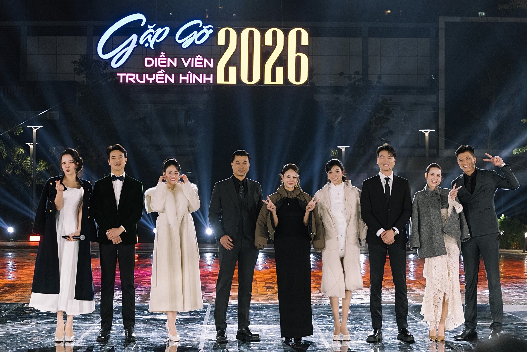 Đức Hiếu và Việt Hoa gây bão mạng xã hội khi bất ngờ sánh đôi dịp đầu năm 2026