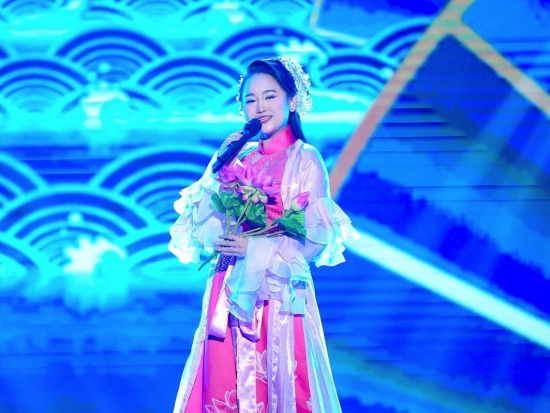 'Mỹ nữ bolero' Hiền Anh lột xác với hình ảnh cá tính, đa màu sắc trong 'Tỏa sáng sao đôi 2026'