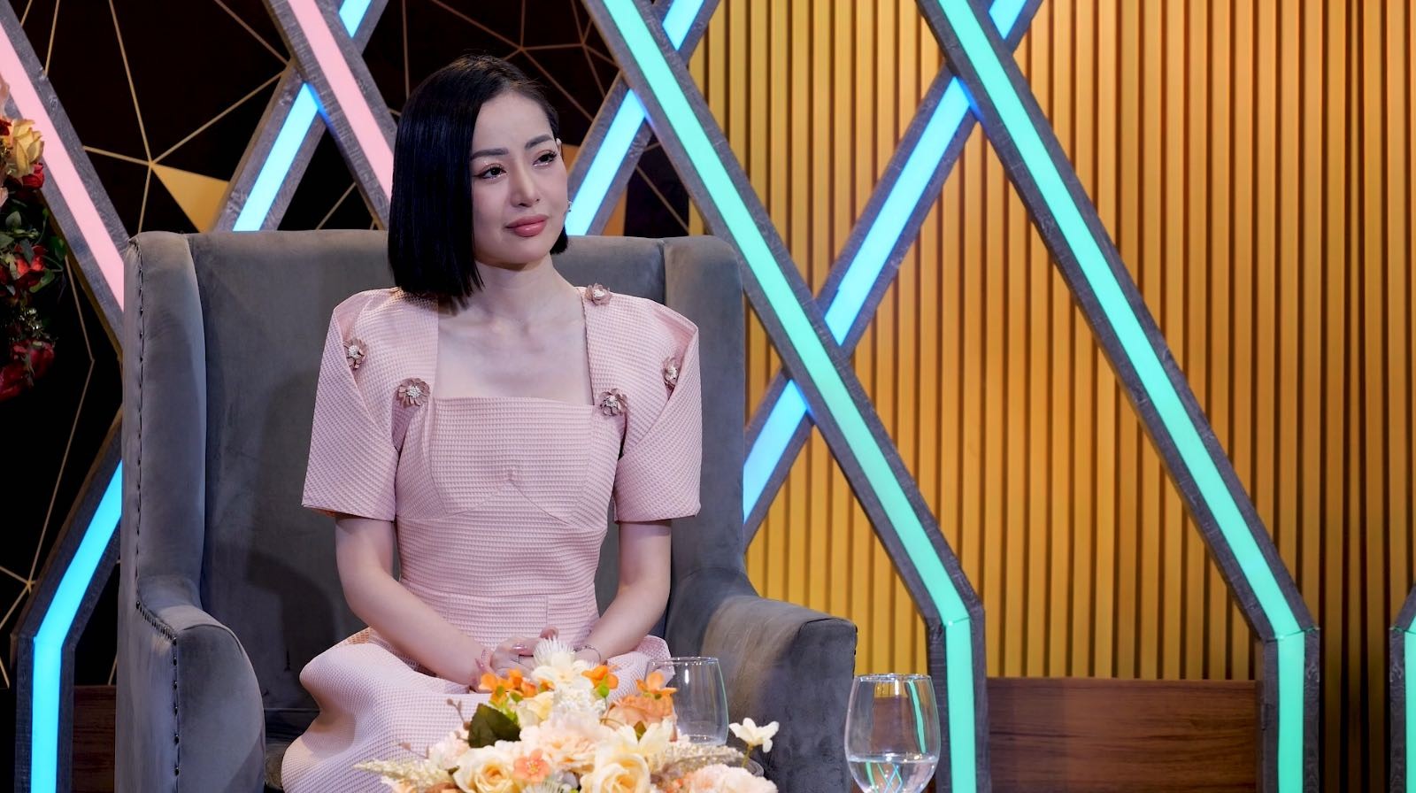 Ca sĩ Ngô Thái Ngân được danh ca Ngọc Sơn dạy 'đừng bao giờ nghĩ mình giỏi'