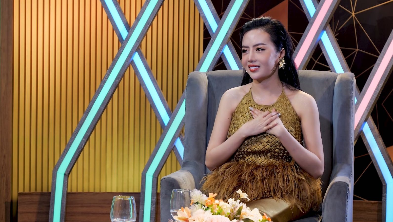 Ca sĩ Ngô Thái Ngân được danh ca Ngọc Sơn dạy 'đừng bao giờ nghĩ mình giỏi'