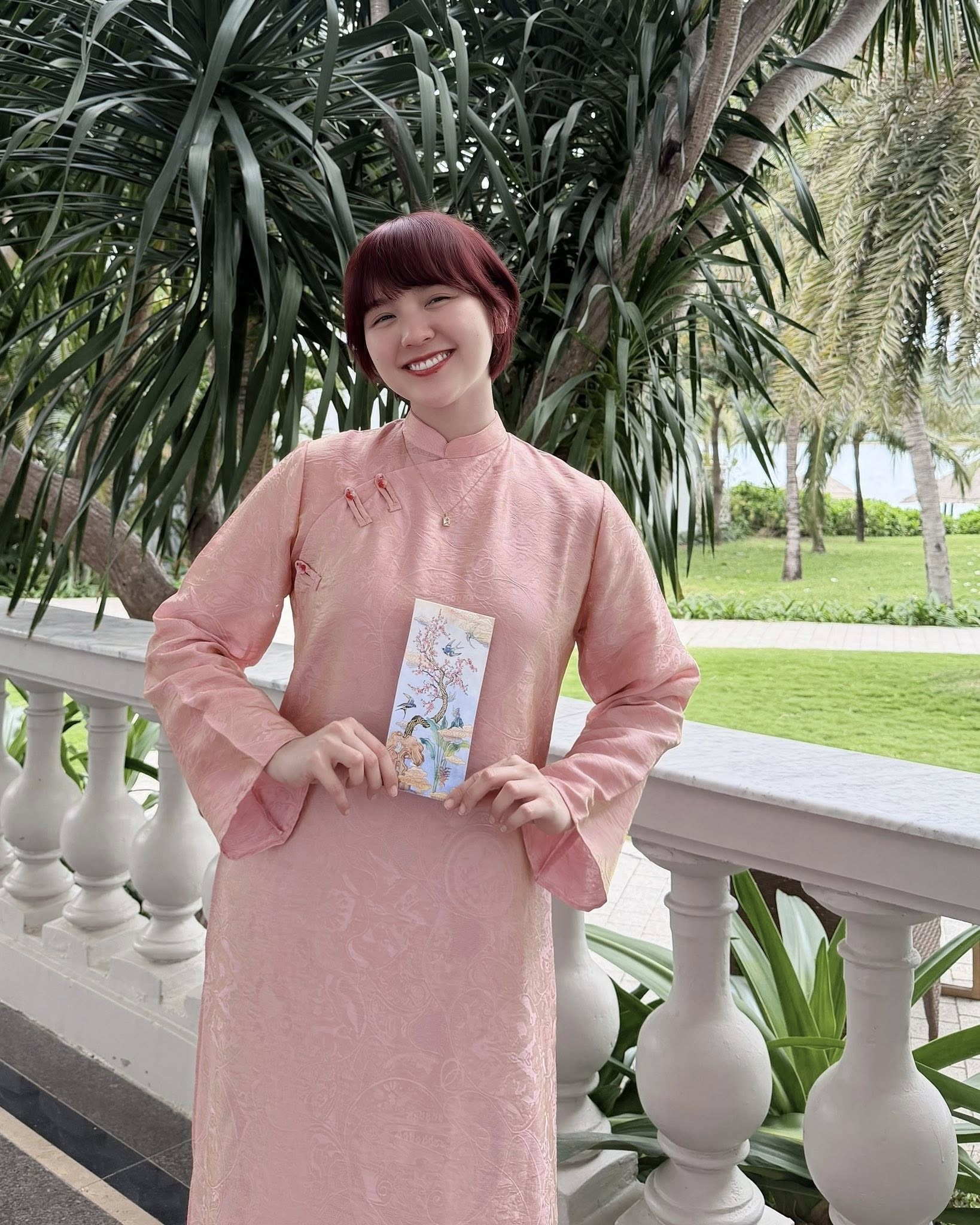 Hải Tú và lời chúc đầu năm gây bão mạng xã hội