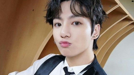 Jungkook (BTS) lọt Top 25 người nổi tiếng nhất thế giới, sánh ngang Ronaldo, Elon Musk