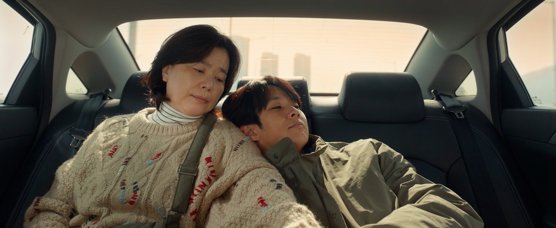 'Đếm ngày xa mẹ': Bối cảnh Busan lãng mạn, lời thoại nhẹ nhàng mà đẫm nước mắt