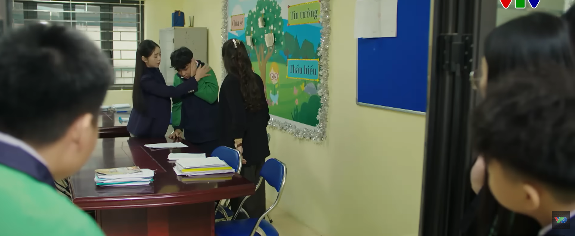 Xung đột tư duy giáo dục và cơn bão tranh cãi trong 'Bước chân vào đời'