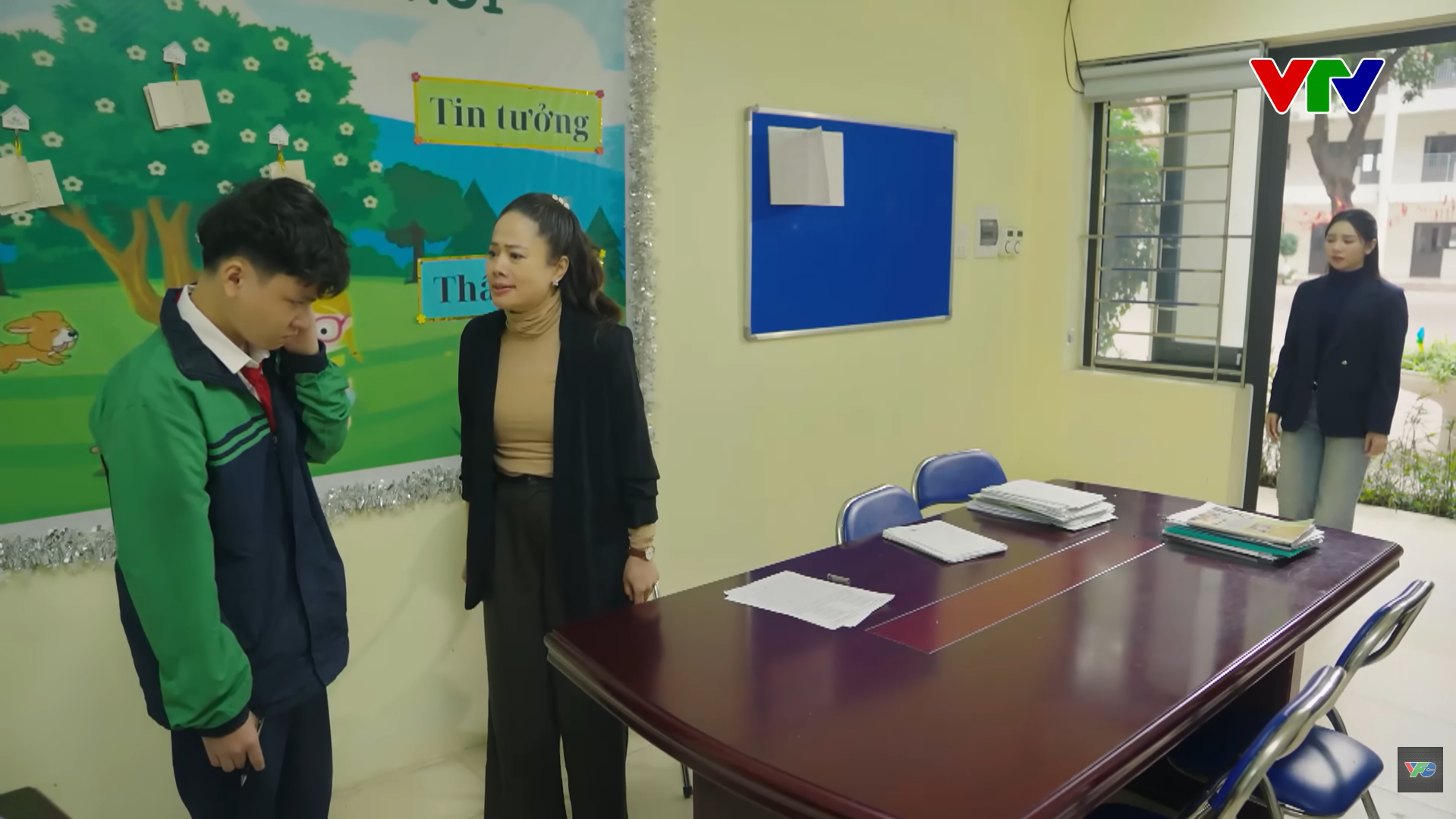 Xung đột tư duy giáo dục và cơn bão tranh cãi trong 'Bước chân vào đời'