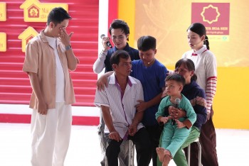 Huỳnh Lập, Puka và Lê Nhân nghẹn ngào trước nỗi lo mồ côi của các em nhỏ có cha mẹ bệnh nặng trong 'Mái ấm gia đình Việt'