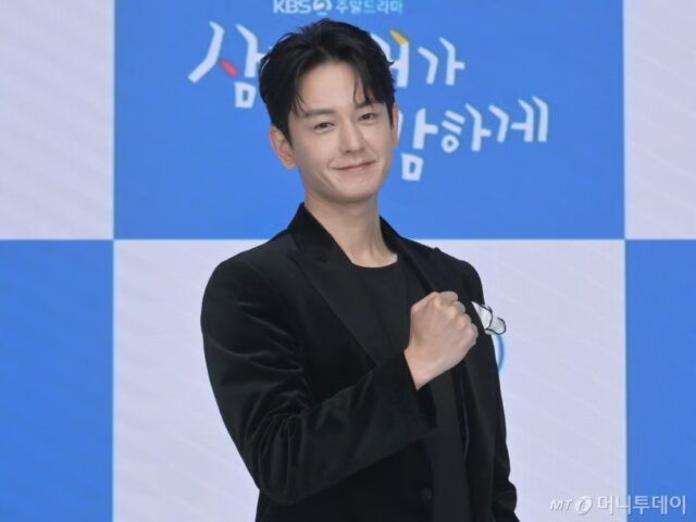 Ngành giải trí khó khăn, sao Hàn phải lao động chân tay để 'kiếm cơm'