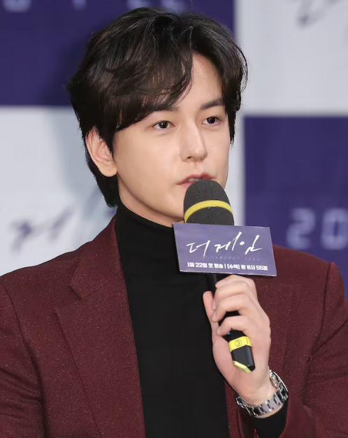 Ngành giải trí khó khăn, sao Hàn phải lao động chân tay để 'kiếm cơm'