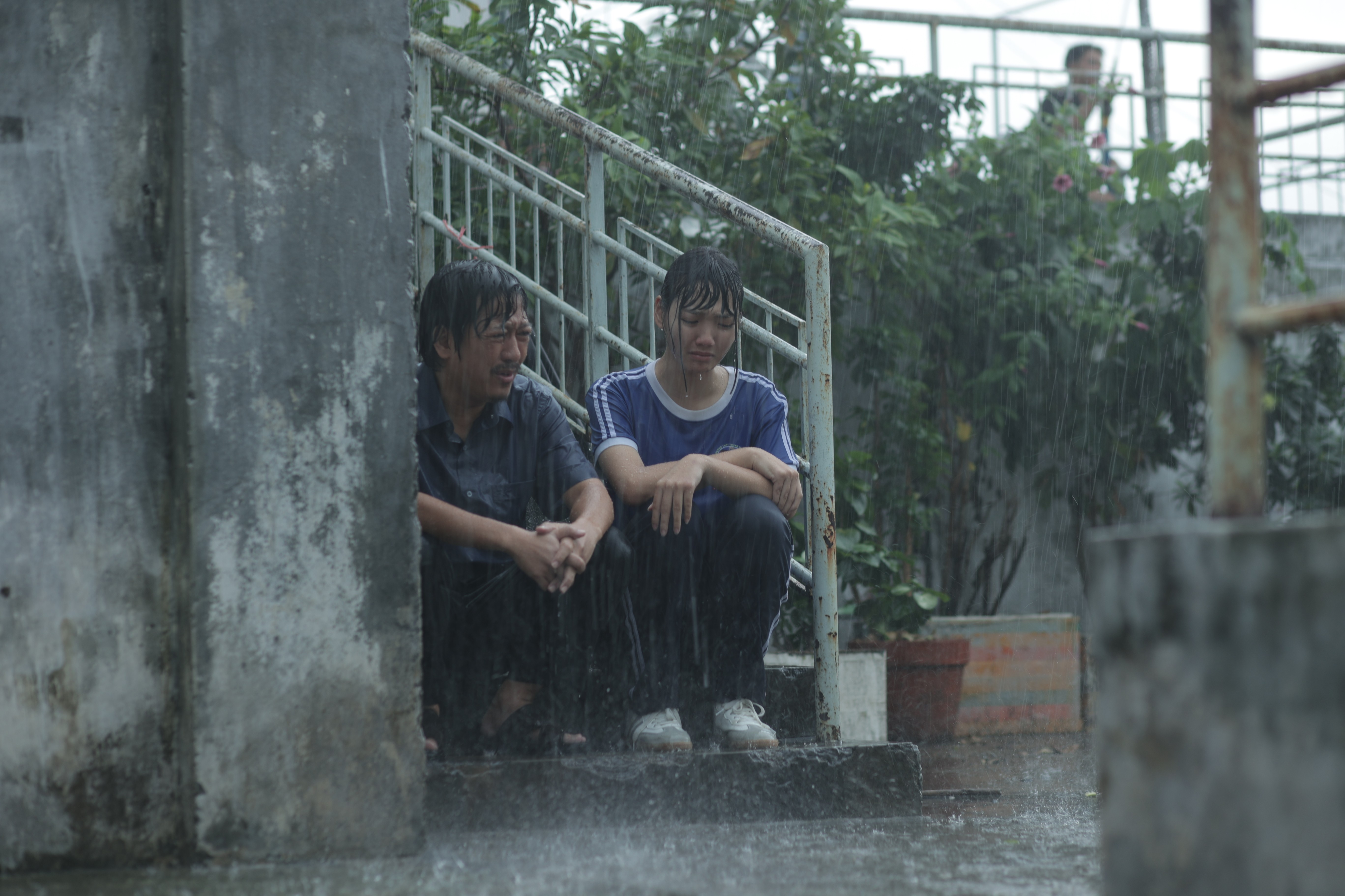 Cán mốc 100 tỷ, 'Nhà ba tôi một phòng' khẳng định sức hút của thể loại gia đình tại phòng vé Tết