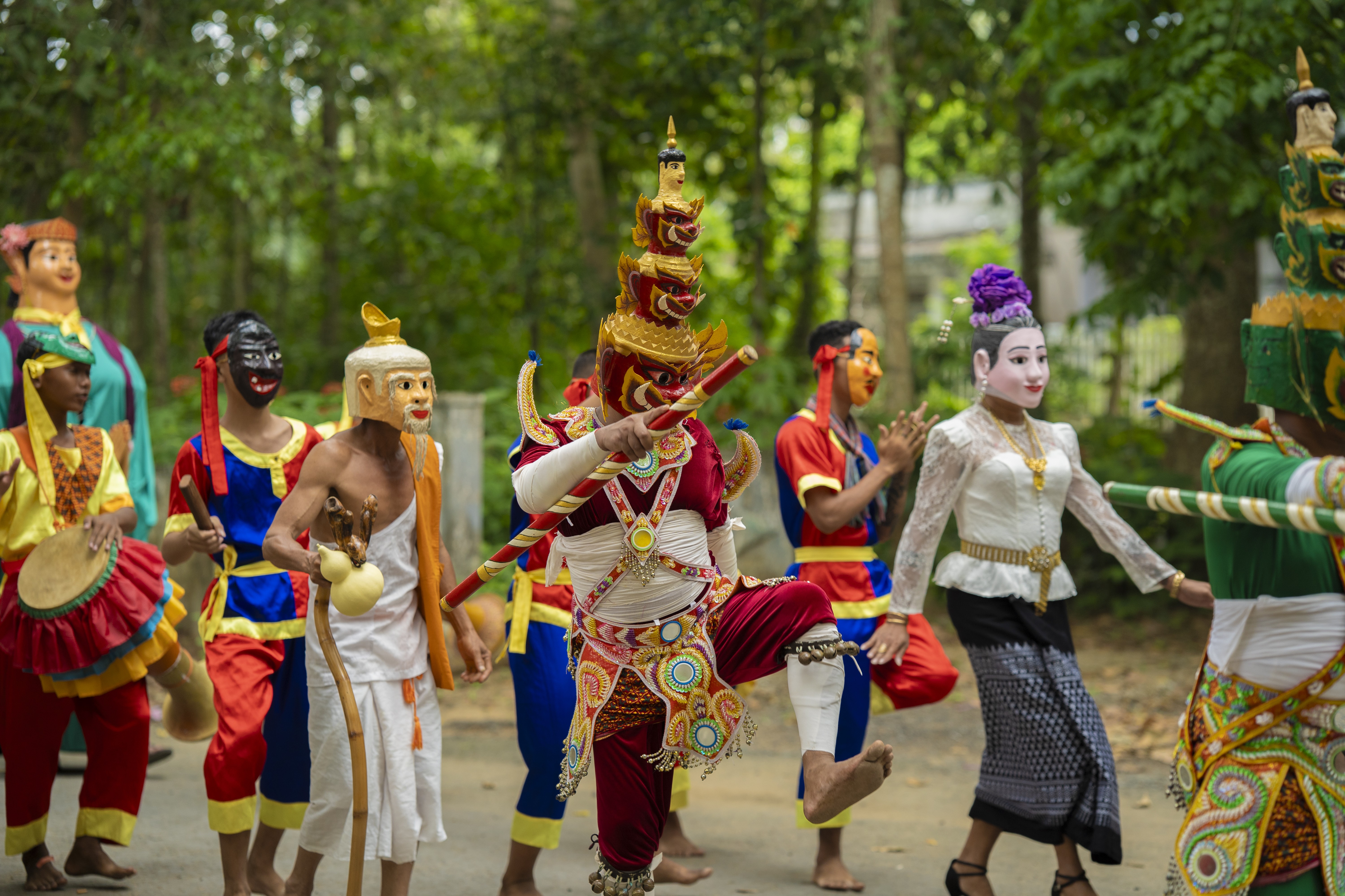 Hé lộ những hình ảnh đầu tiên đậm màu sắc văn hóa tâm linh trong phim kinh dị 'Heo năm móng'