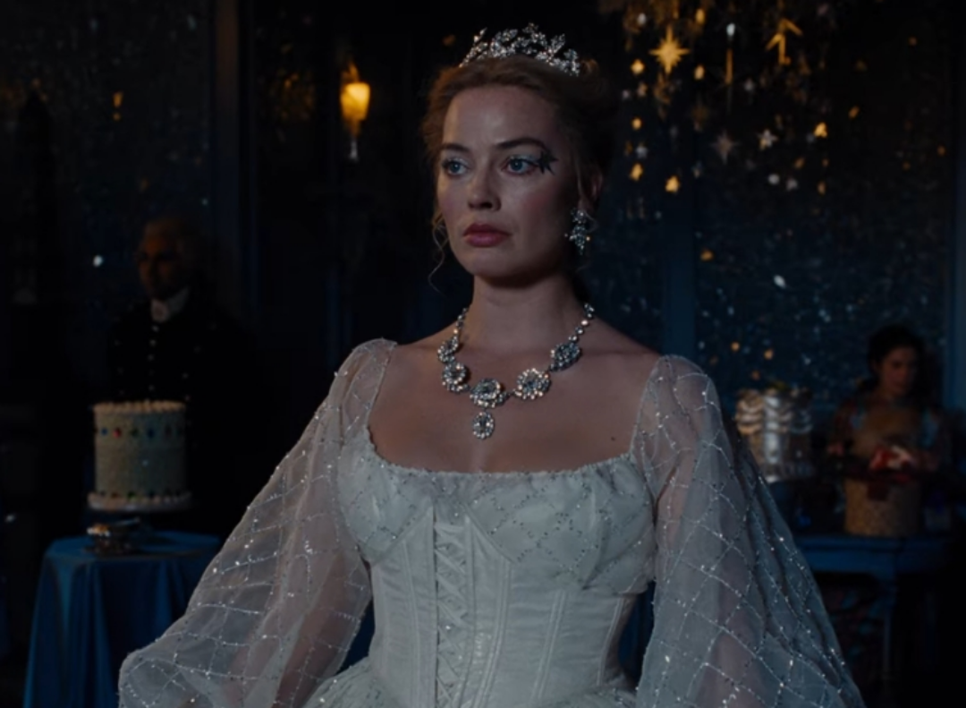 (Review) 'Đồi gió hú': Khung hình đẹp đến nhói lòng nhưng nội dung 'na ná 50 sắc thái'