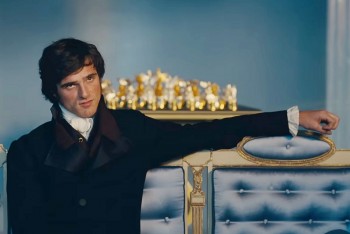 (Review) 'Đồi gió hú': Khung hình đẹp đến nhói lòng nhưng nội dung 'na ná 50 sắc thái'