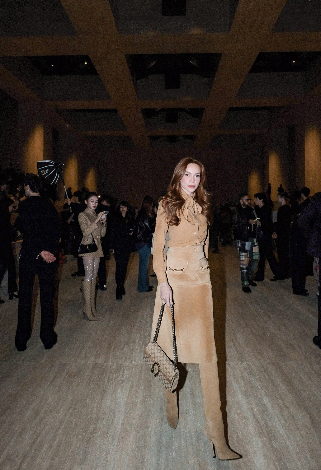 Hồ Ngọc Hà chiếm trọn spotlight show Gucci tại Ý: Khí chất ngời ngời, xứng danh 'Friend of House'