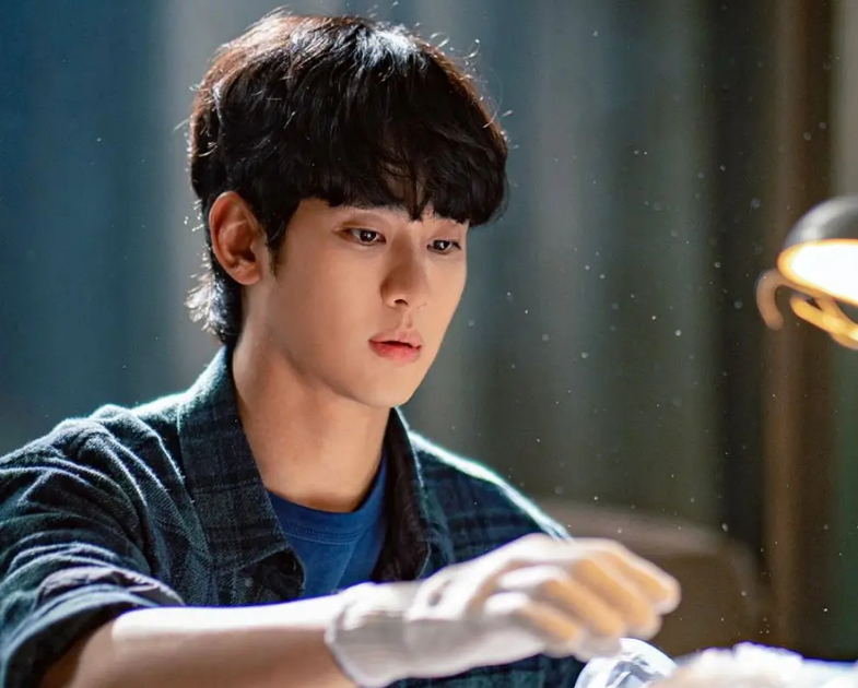 Kim Soo Hyun sẵn sàng tái xuất làng giải trí với 'Knock-Off'?