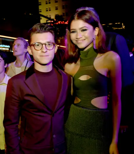 Tom Holland và Zendaya bí mật kết hôn, về chung một nhà