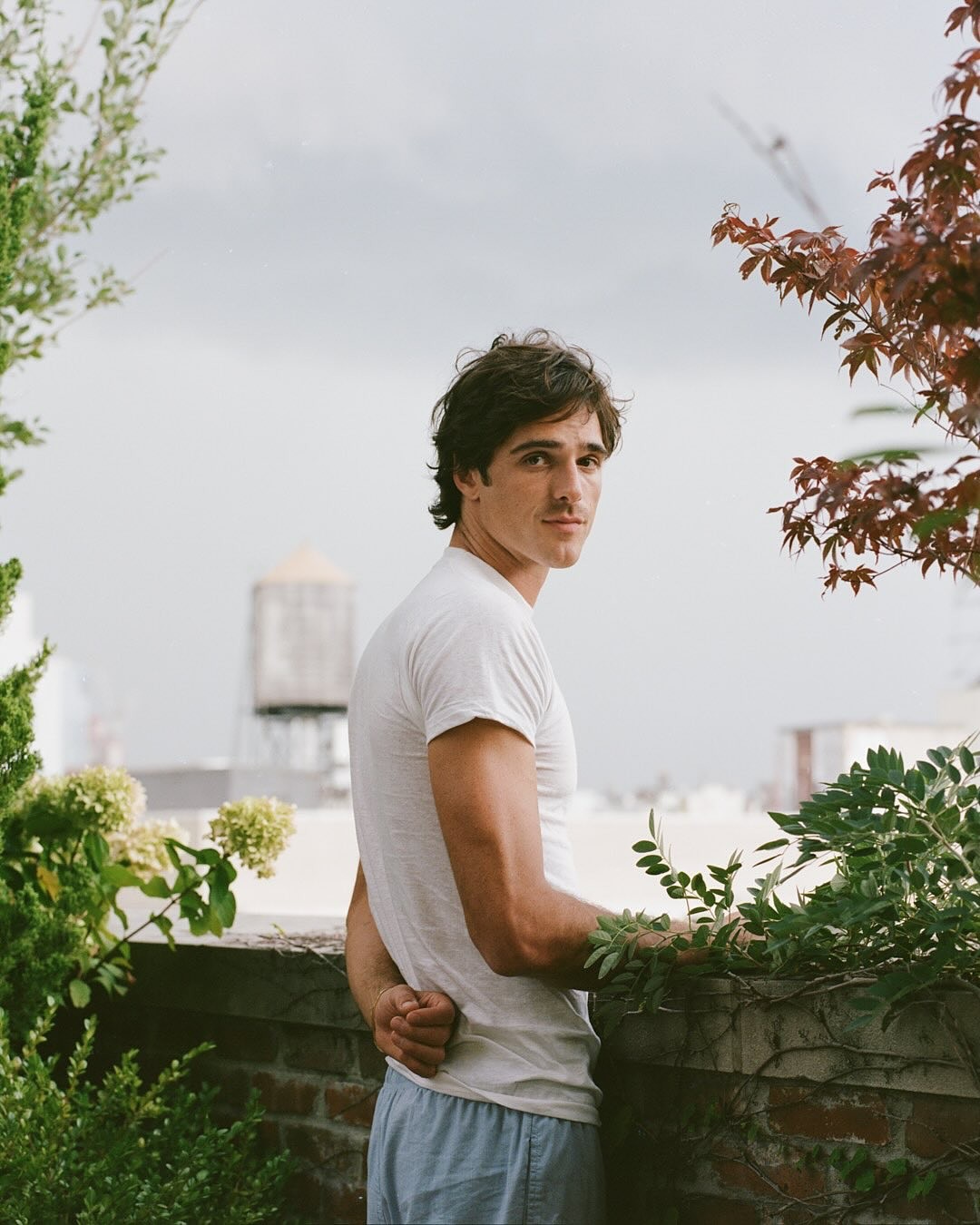 Nam chính 'Đồi gió hú': Mỹ nam của những cảnh nóng, biểu tượng gợi cảm khiến chị em 'sôi sục'