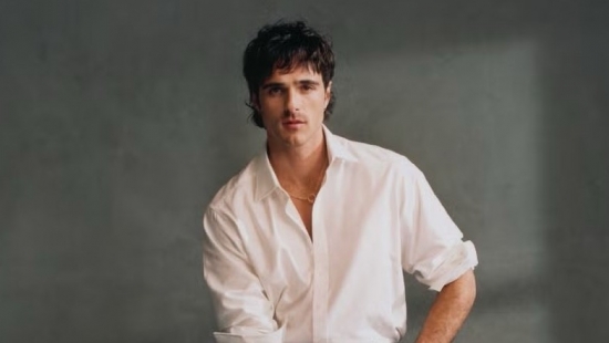 Nam chính 'Đồi gió hú': Mỹ nam của những cảnh nóng, biểu tượng gợi cảm khiến chị em 'sôi sục'