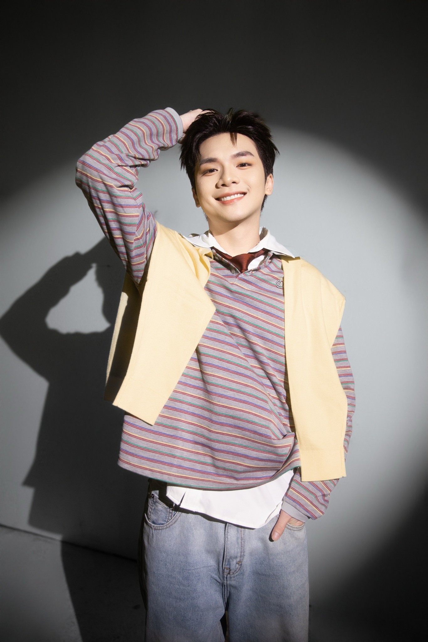 Từ mạng xã hội đến BXH nhạc số: 'Thanh Tân' giúp Vương Bình ghi dấu ấn rực rỡ đầu năm 2026