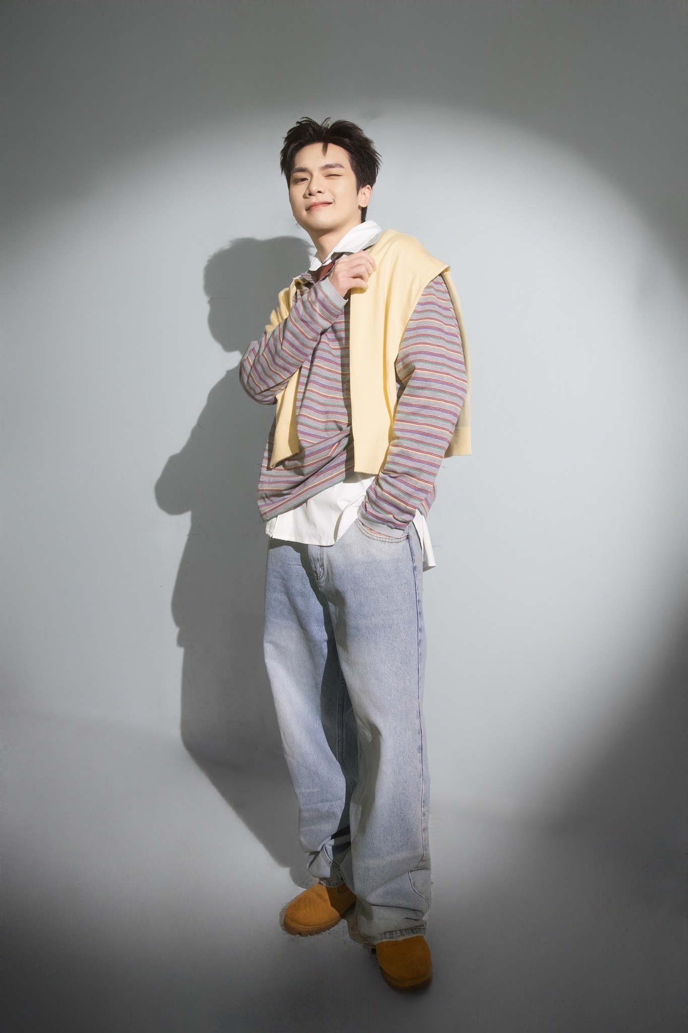 Từ mạng xã hội đến BXH nhạc số: 'Thanh Tân' giúp Vương Bình ghi dấu ấn rực rỡ đầu năm 2026