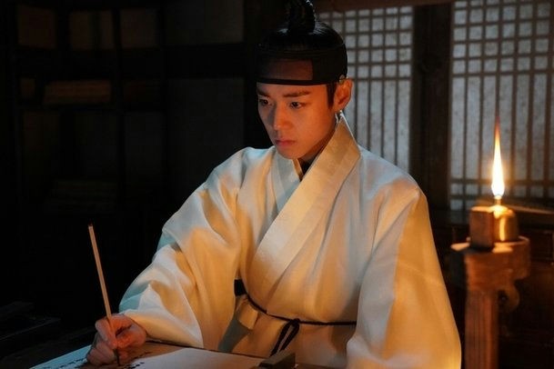 'King and the Man Living' đạt 10 triệu lượt xem, Park Ji Hoon lấy lại 'hào quang' sự nghiệp