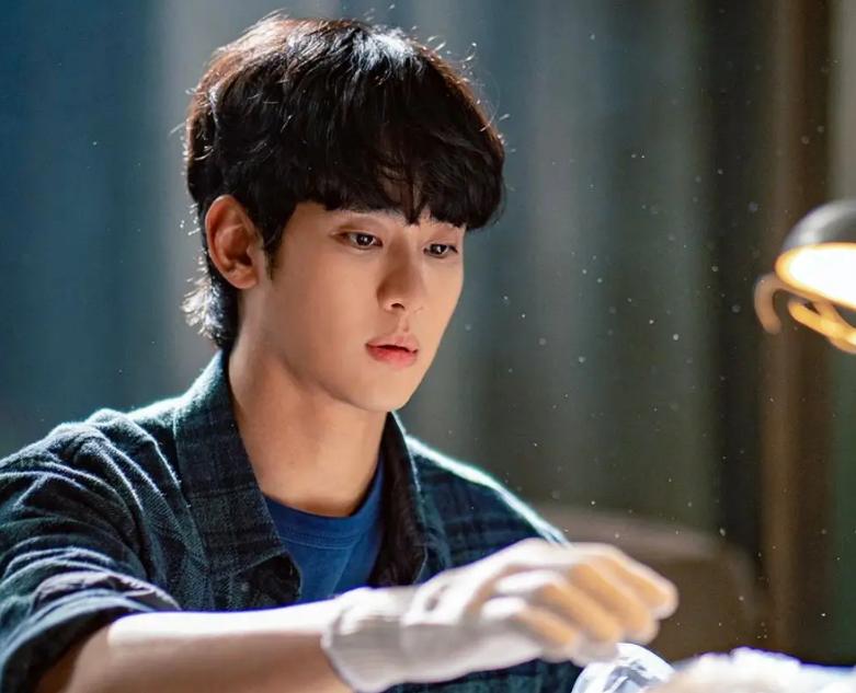 Kim Soo Hyun bít cửa trở lại: Disney+ bác bỏ chuyện phát hành 'Knock-Off'