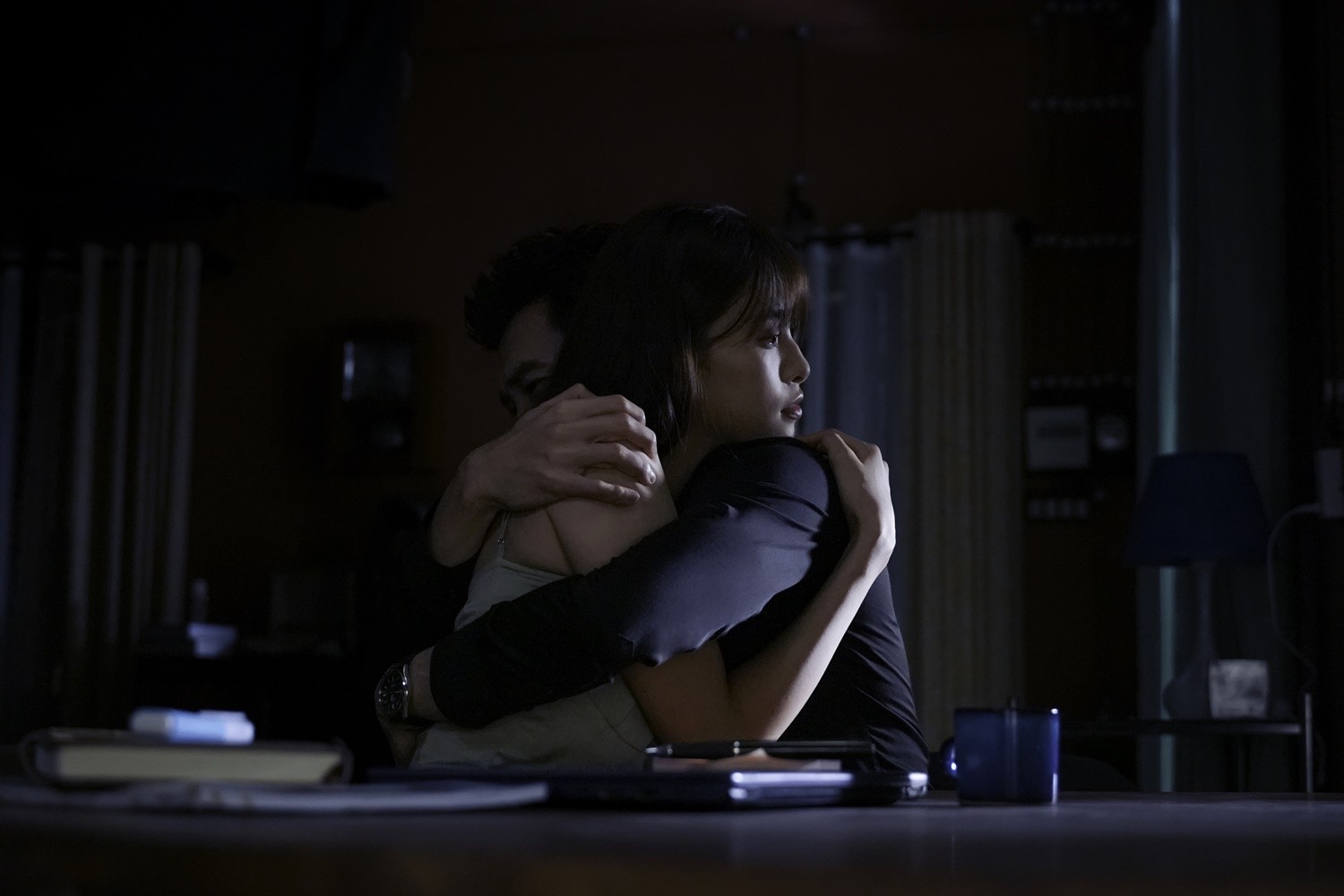 Quá nhiều bí ẩn xoay quanh First look teaser phim 'Ốc mượn hồn' của đạo diễn Đinh Tuấn Vũ